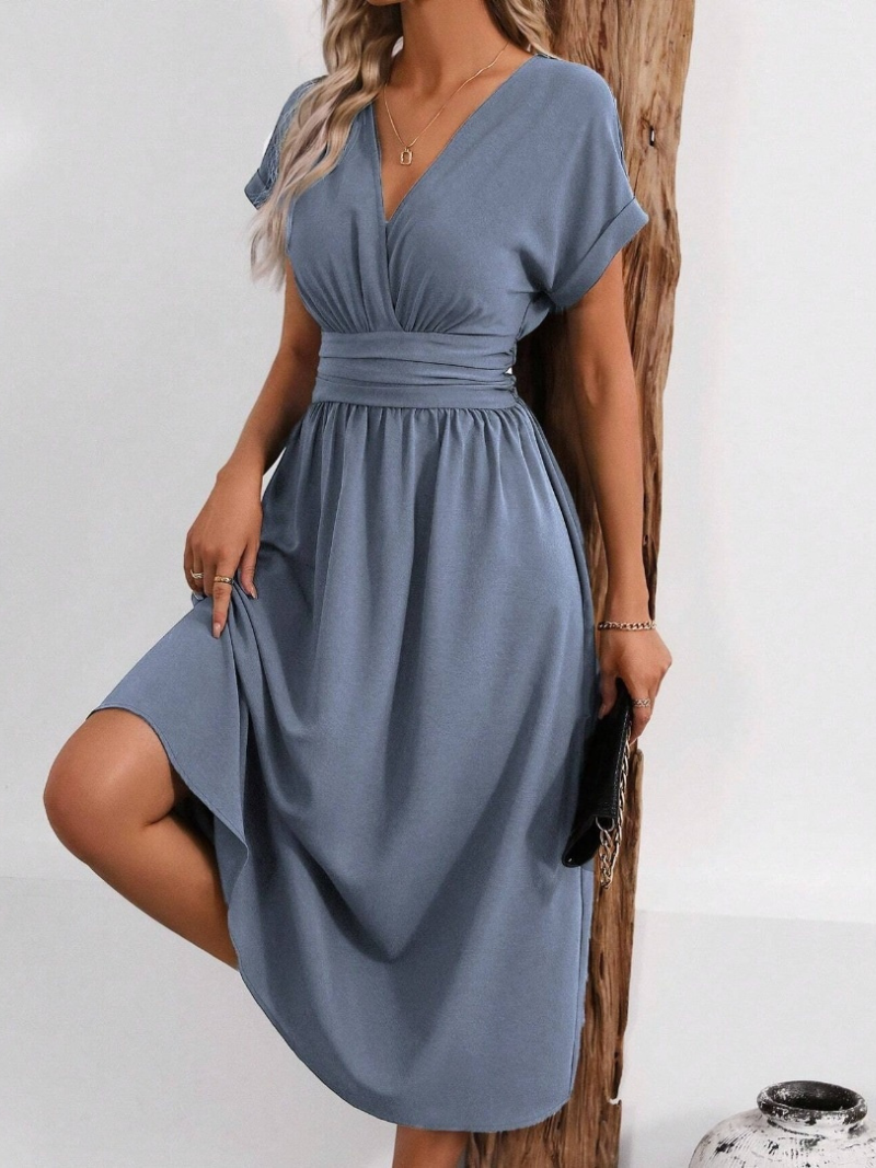 Robe Élégante Col V Plissée