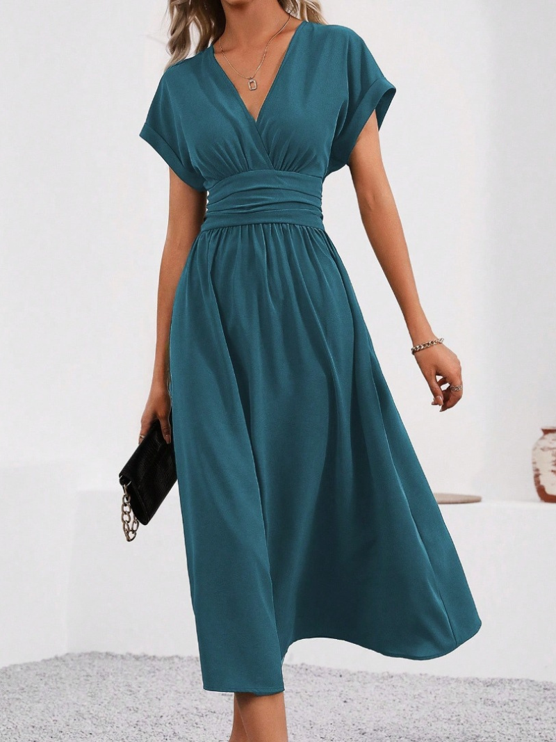 Robe Élégante Col V Plissée