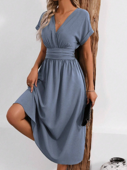 Robe Élégante Col V Plissée