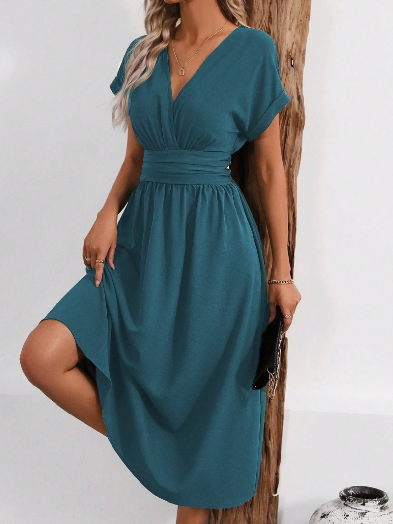Robe Élégante Col V Plissée