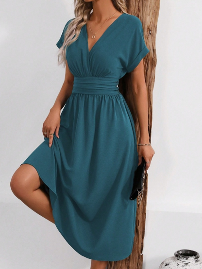 Robe Élégante Col V Plissée