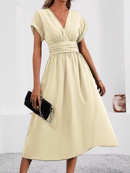 Robe Élégante Col V Plissée